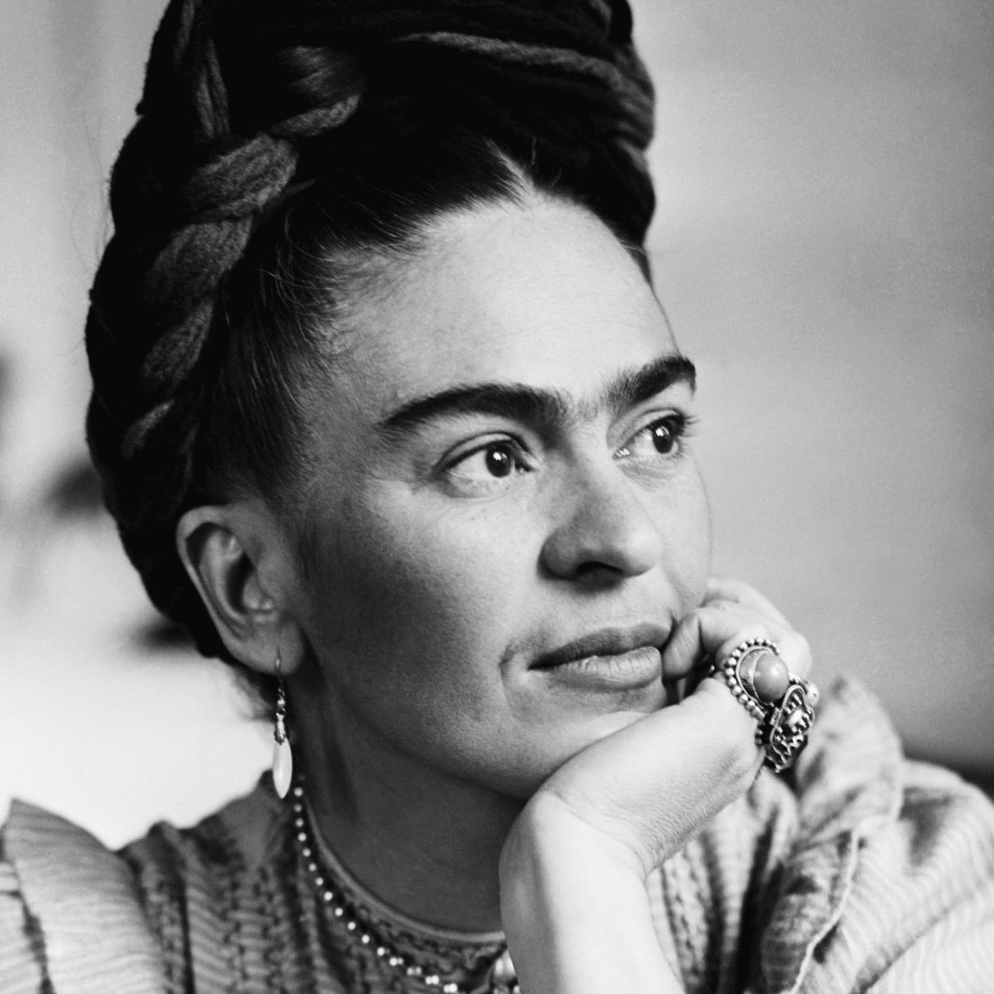Qui est Frida Kahlo ? Vie et œuvre de cette artiste incontournable